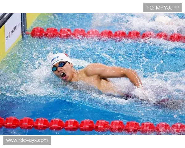 杨浚瑄展现中距离自由泳实力,强势领跑赛场引关注 杨浚瑄展现中距离自由泳实力,强势领跑赛场引关注
